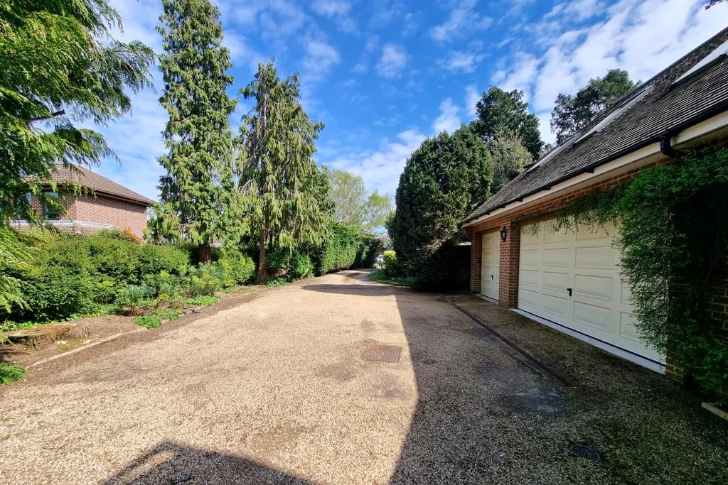 DRIVEWAY &amp; GARAGES