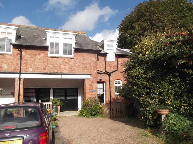 The Mews, Minehead TA24 4 bed flat £1,100 pcm (£254 pw)