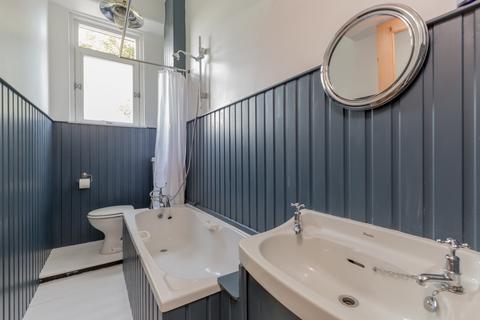3/5 Links Place, Edinburgh, EH6 7EZ