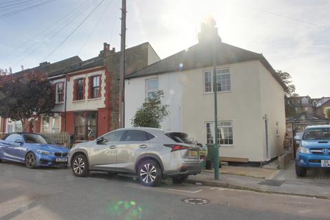 2 bedroom semi-detached house to rent, Vernon Road, Sutton SM1