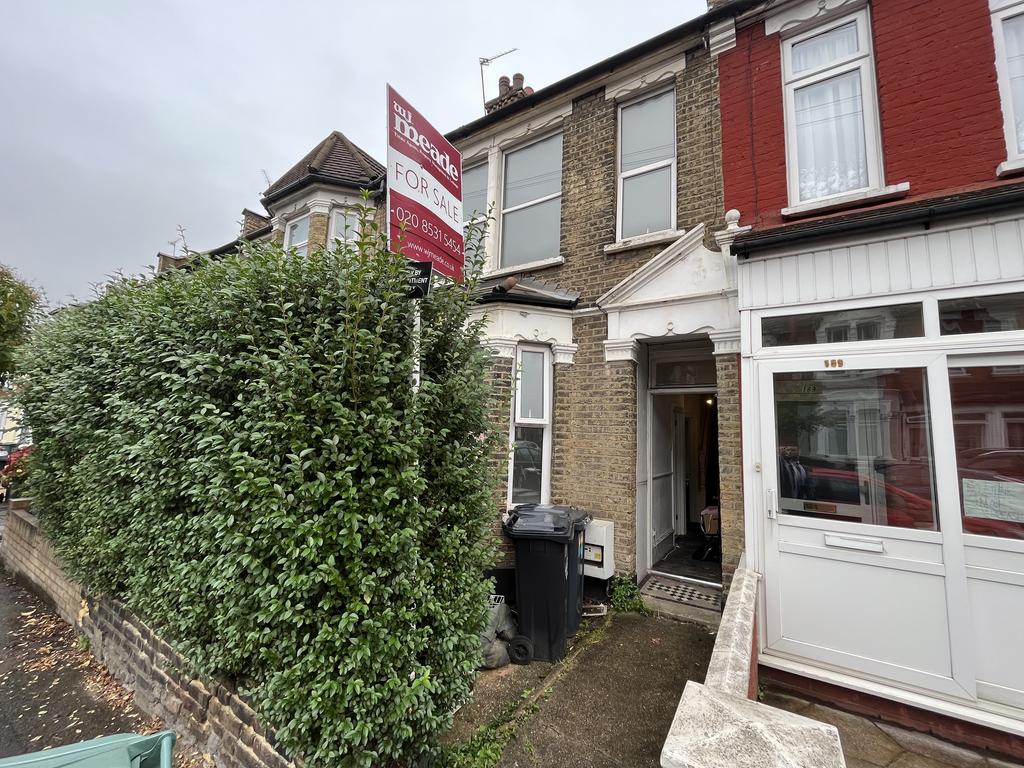 Winchester Road, Highams Park, E4 3 bed terraced house for sale £525,000