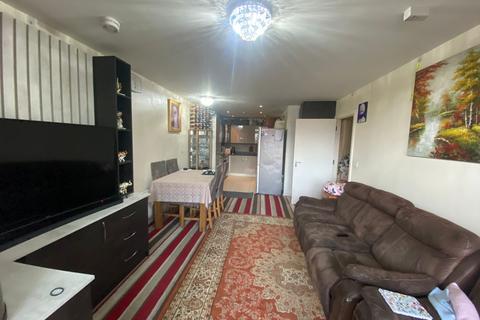 2 bedroom flat for sale, Salisbury Road, Southall UB2