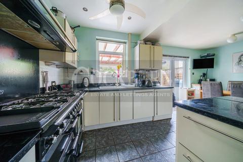 66 Chapel Farm Road, London, SE9 3NQ