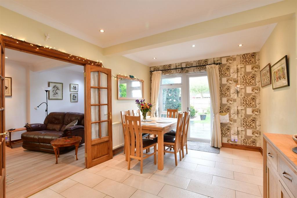 Kitchen/ Breakfast Room