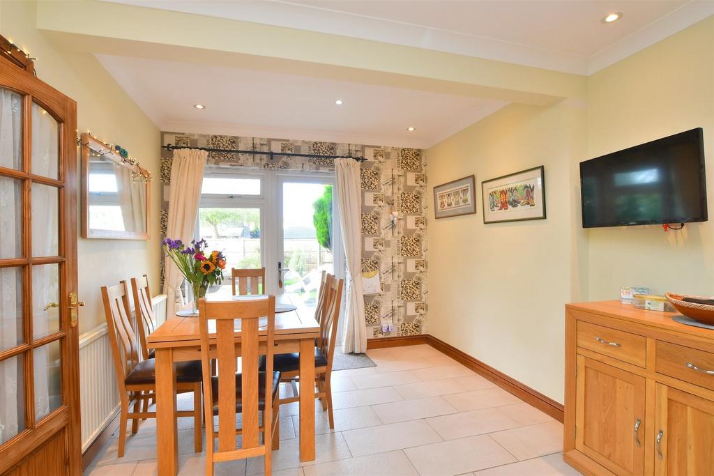 Kitchen/ Breakfast Room