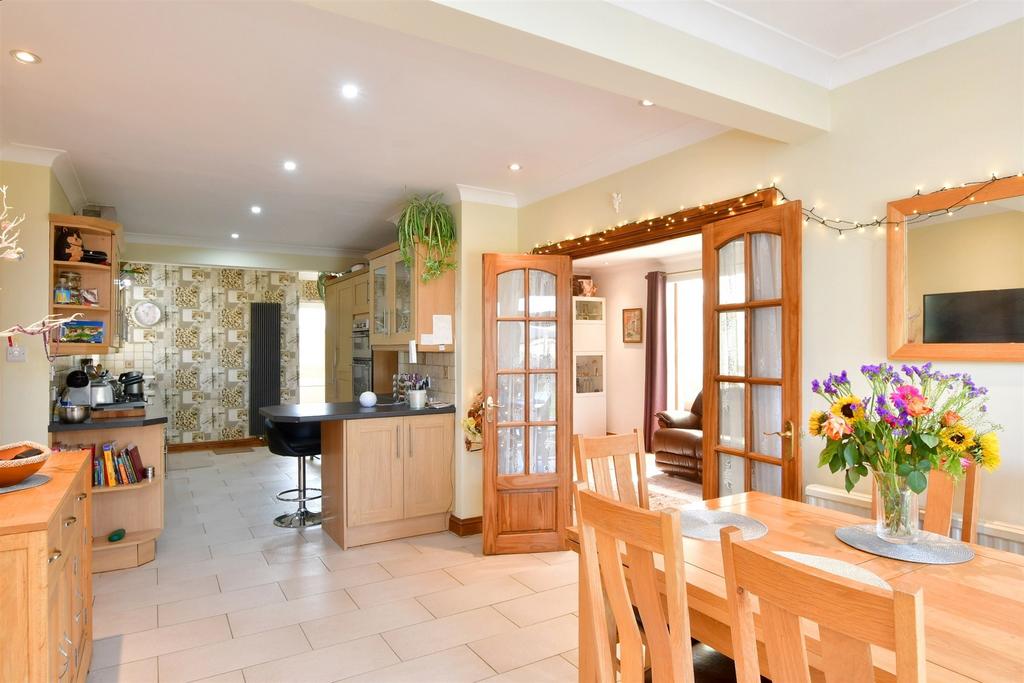 Alderney Road, Ferring, Worthing, West Sussex 2 bed detached bungalow