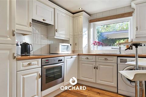 8a Peachey Close, Uxbridge, UB8 3SZ