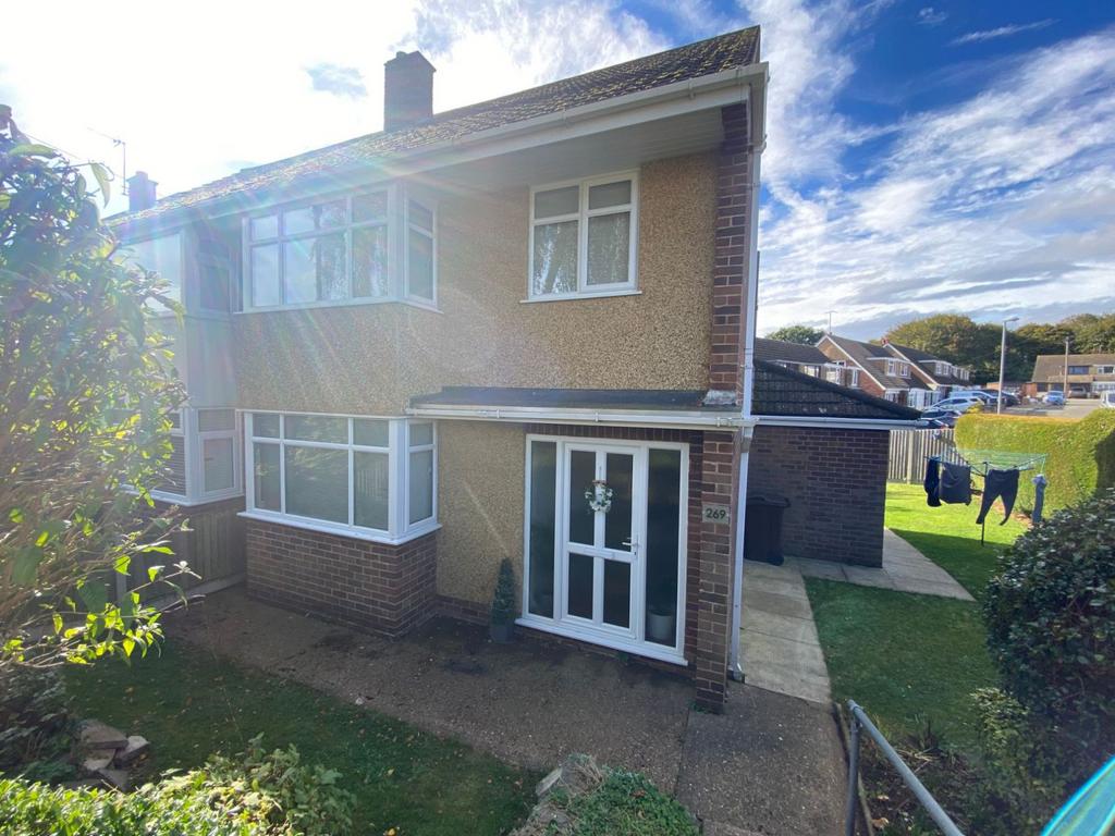 Hazeldene Road, Links View, Northampton NN2 7NZ 3 bed semidetached