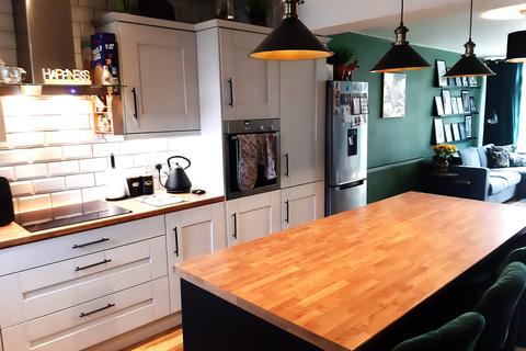 18 Hillcrest Close, Tamworth, B79 8PA