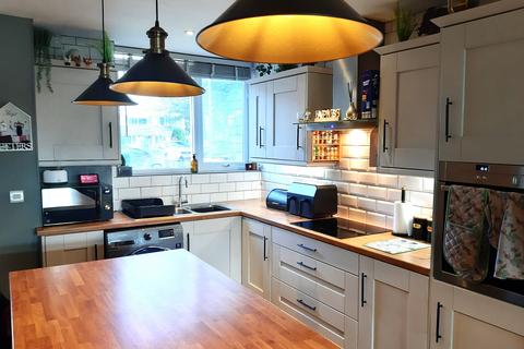 18 Hillcrest Close, Tamworth, B79 8PA