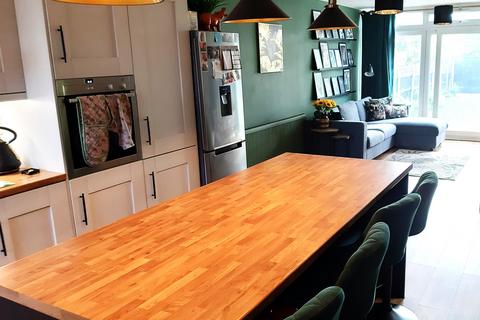 18 Hillcrest Close, Tamworth, B79 8PA