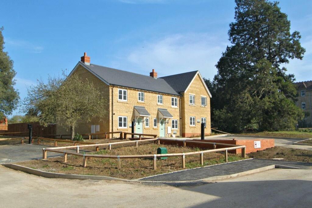 Brookthorpe Park, Brookthorpe, Gloucester, Gloucestershire, GL4 3 bed