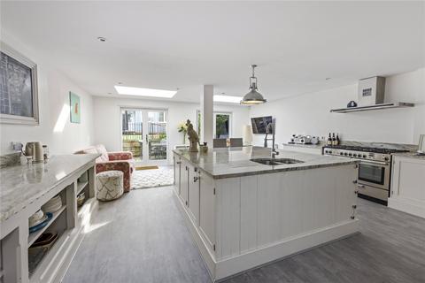 4 bedroom semi-detached house for sale - Gordon Road, Claygate, Esher, KT10