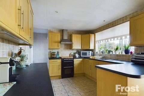 5 Bells Lane, Horton, Slough, SL3 9PW