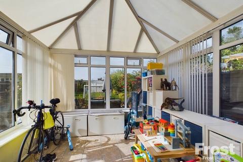 5 Bells Lane, Horton, Slough, SL3 9PW