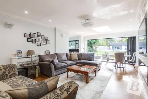 18 Nelmes Crescent, Hornchurch, RM11 2QB