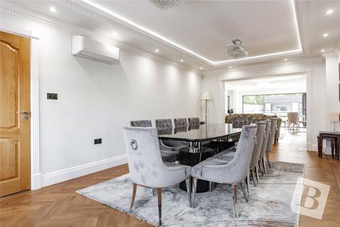 18 Nelmes Crescent, Hornchurch, RM11 2QB
