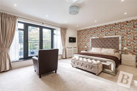 18 Nelmes Crescent, Hornchurch, RM11 2QB