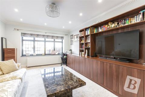 18 Nelmes Crescent, Hornchurch, RM11 2QB