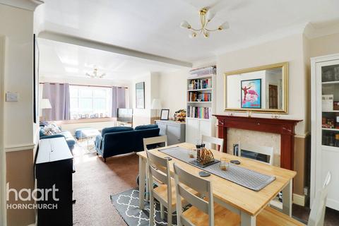 11 Woburn Avenue, Hornchurch, RM12 4NQ