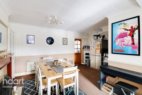 11 Woburn Avenue, Hornchurch, RM12 4NQ