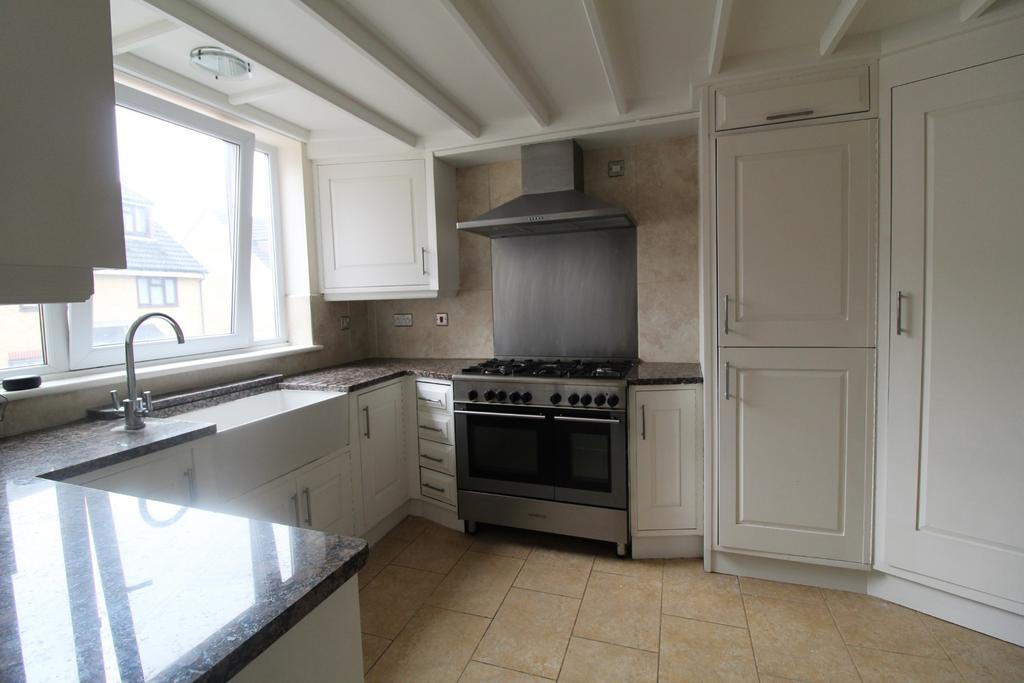 Constitution Road, Chatham, Kent, ME5 3 bed semidetached house for