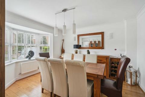 3 Elmhurst Close, Bushey, WD23 2QB