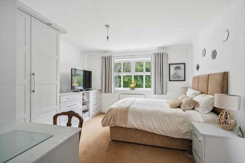 3 Elmhurst Close, Bushey, WD23 2QB