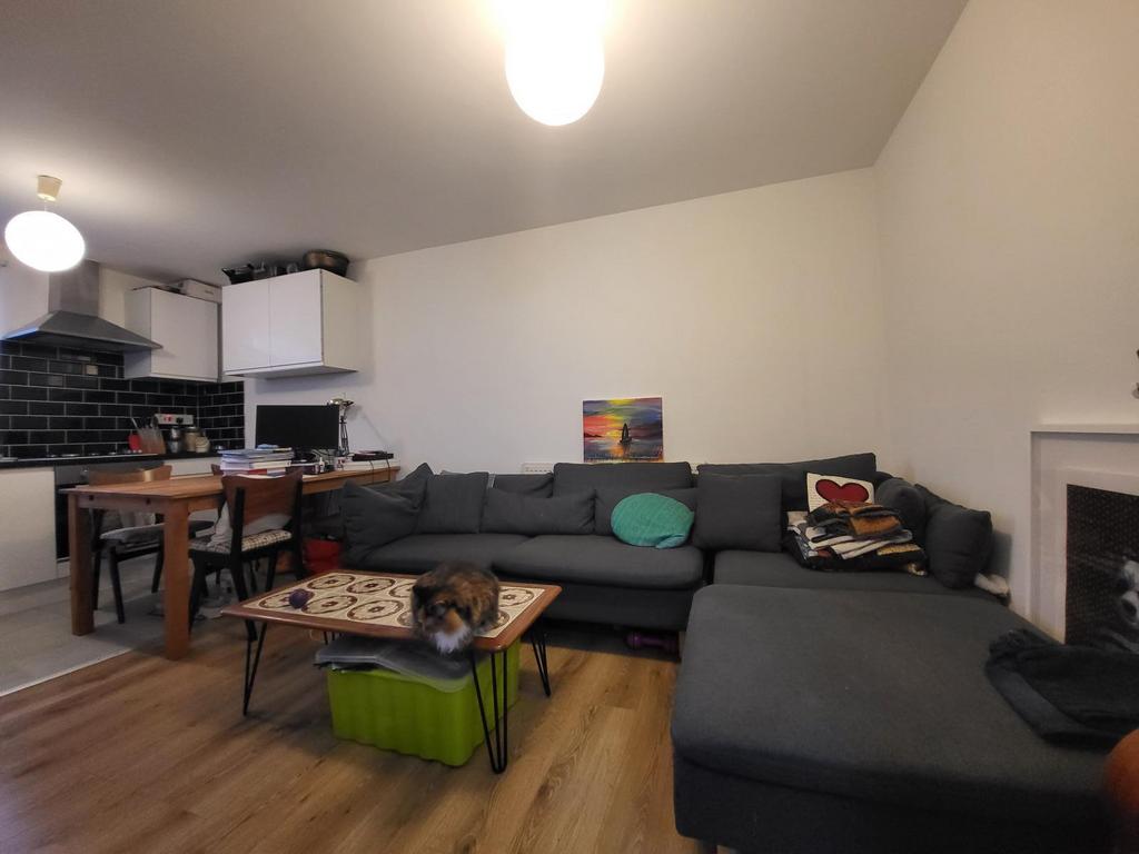 2 Bed flat to rent in Tooting