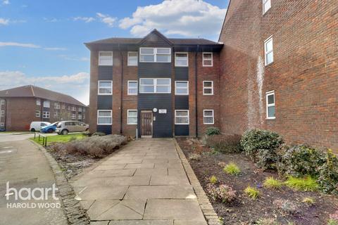 1 bedroom flat for sale, Veronica Close, Romford