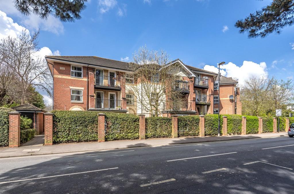 Archers Road, Southampton, Hampshire... 2 bed apartment £1,300 pcm (£