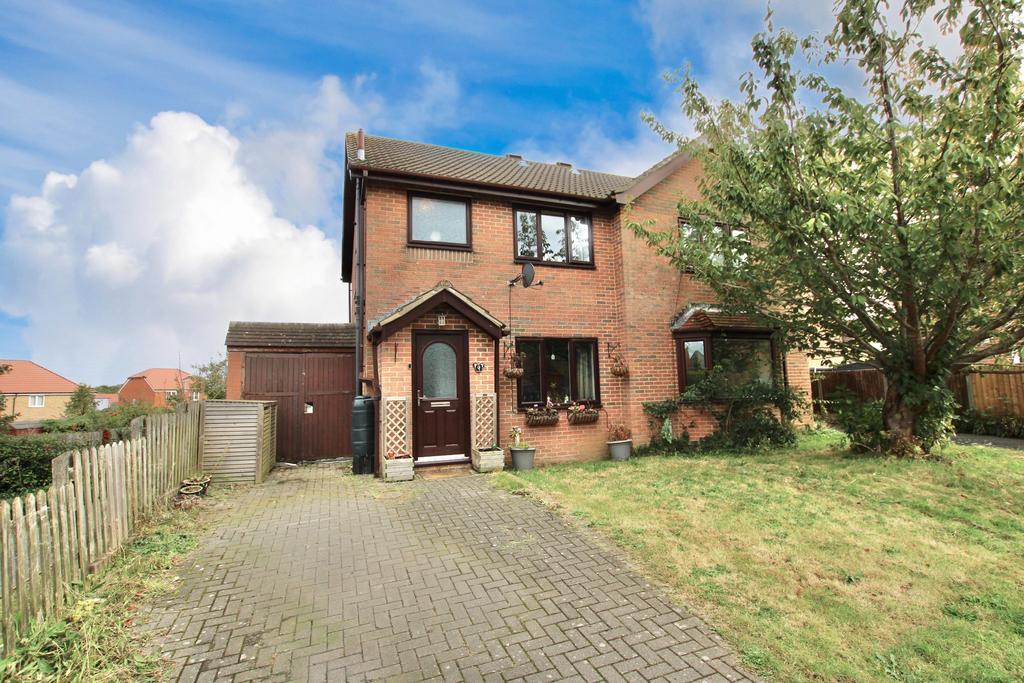 Tennyson Gardens, Aylesham, Canterbury 3 bed semidetached house for