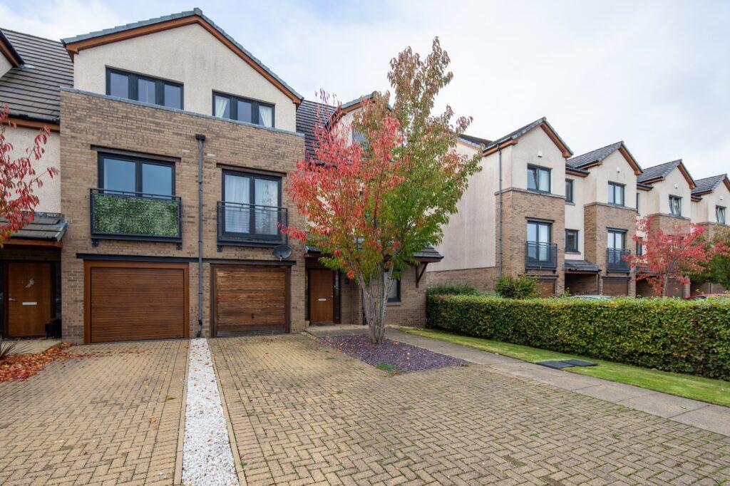 Morven Drive, Clarkston 4 bed semidetached house for sale £475,000