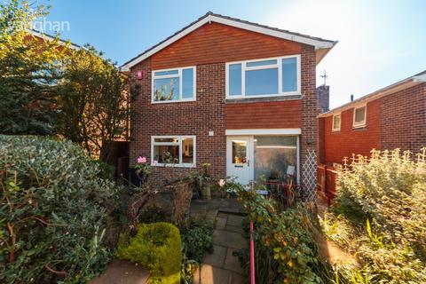 4 bedroom detached house to rent, Walnut Close, Brighton, BN1