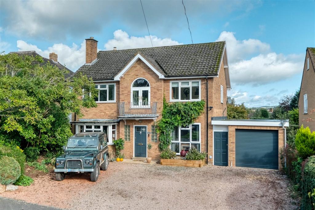 Kidderminster Road, Bromsgrove, B61 7JU 4 bed detached house for sale