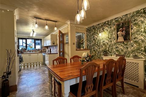8 Ashton Close, Abbeydale, Gloucester, GL4 5BP