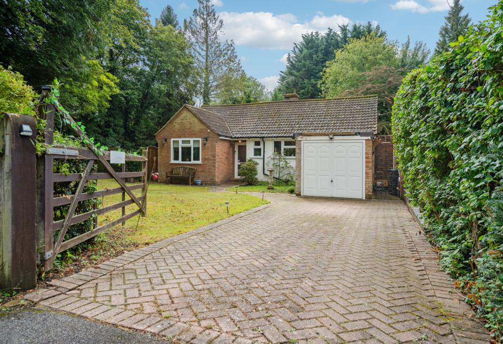 Windsor Lane, Great Missenden, Buckinghamshire 2 bed detached bungalow