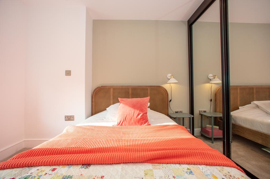 Apartment in Leeds - More