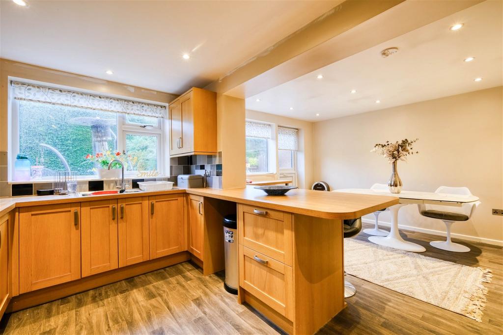 Cottage Drive, Marlbrook, Bromsgrove, B60 1DN 3 bed link detached house