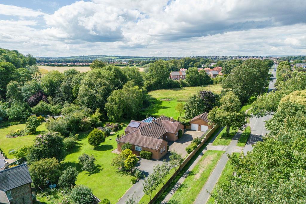 Langton Road, Norton, Malton YO17 5 bed detached bungalow for sale £