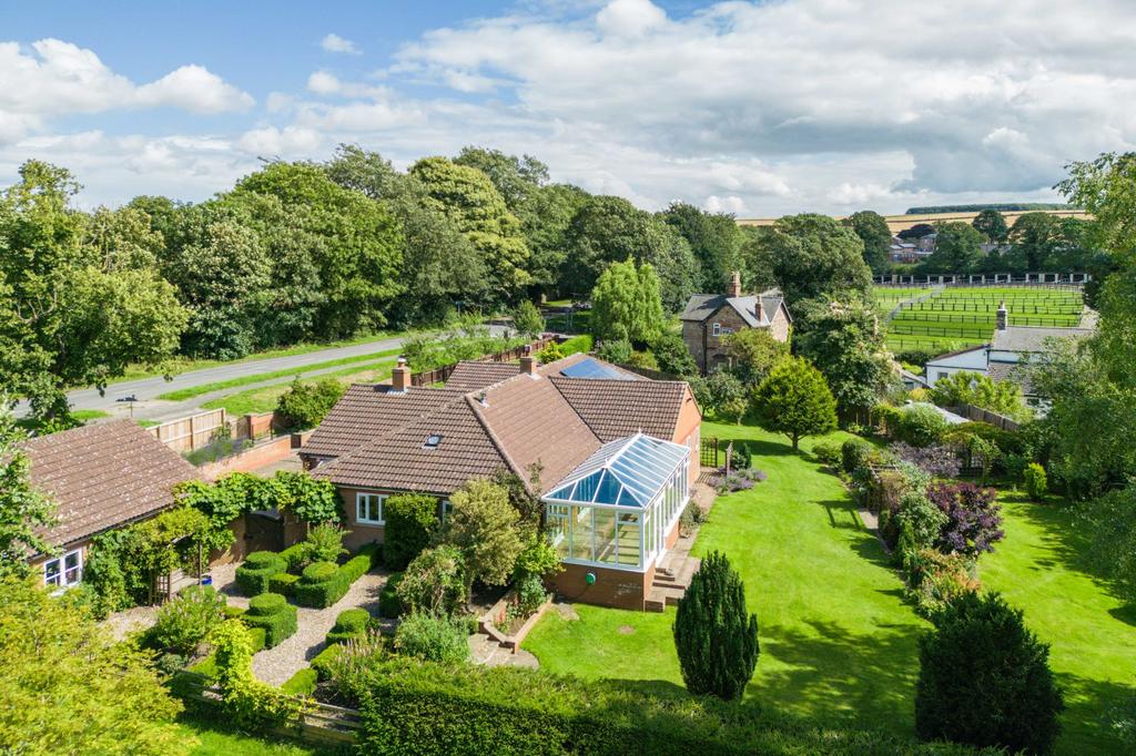Langton Road, Norton, Malton YO17 5 bed detached bungalow for sale £