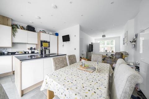 182 Camp Road, Upper Heyford, Bicester, OX25 5AG