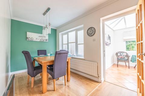3 bedroom semi-detached house for sale, Sellwood Drive, Carterton, Oxfordshire, OX18