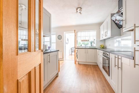 3 bedroom semi-detached house for sale, Sellwood Drive, Carterton, Oxfordshire, OX18
