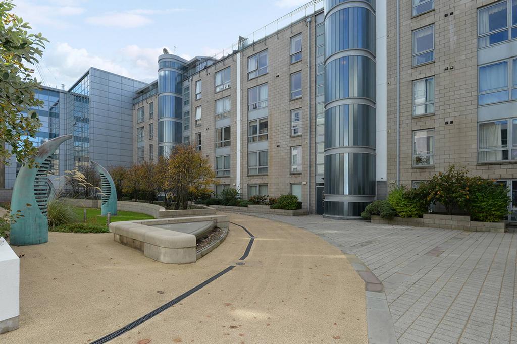 39 Gardner s Crescent, Fountainbridge, Edinburgh, EH3 8DG 2 bed flat