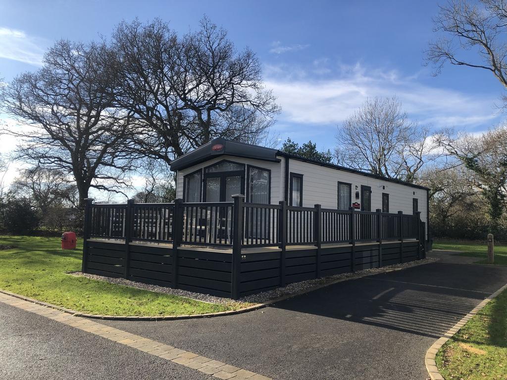 Bashley Caravan Park, Sway Road, New Milton, Hampshire. BH25 5QR 3 bed