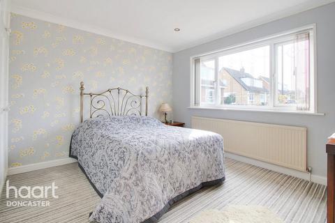 2 bedroom semi-detached bungalow for sale - Blenheim Close, Doncaster
