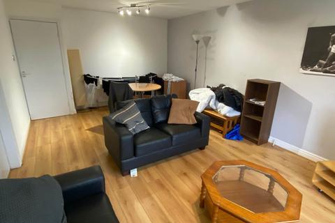2 bedroom flat to rent, Welton Court, Leeds LS6