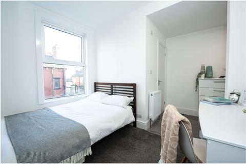 6 bedroom house to rent, Burchett Place, Leeds LS6