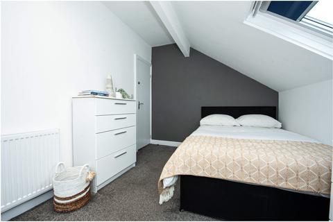 6 bedroom house to rent, Burchett Place, Leeds LS6